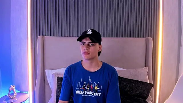 Snapshot of BenitoSaenz chatting on October 19, 2025, 3:51 am BenitoSaenz online show from October 19, 2025, 3:51 am