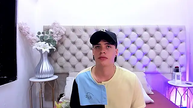 Snapshot of BenitoSaenz chatting on October 21, 2025, 3:40 am BenitoSaenz online show from October 21, 2025, 3:40 am