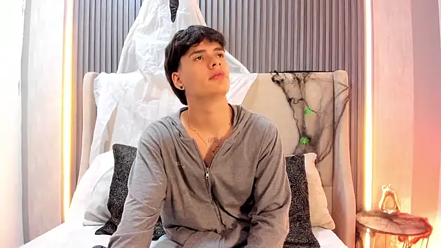 Snapshot of BenitoSaenz chatting on October 22, 2025, 3:40 am BenitoSaenz online show from October 22, 2025, 3:40 am