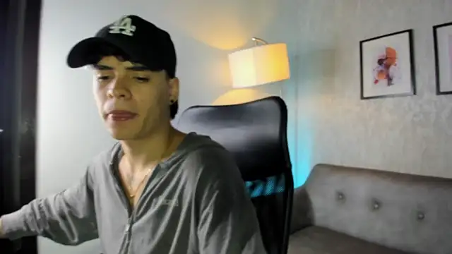 Snapshot of BenitoSaenz chatting on October 25, 2025, 11:40 am BenitoSaenz online show from October 25, 2025, 11:40 am