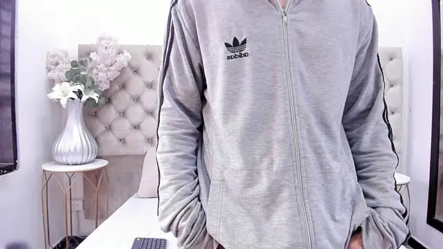 Snapshot of BenitoSaenz chatting on November 1, 2025, 1:46 pm BenitoSaenz online show from November 1, 2025, 1:46 pm