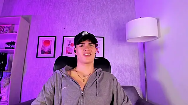 Snapshot of BenitoSaenz chatting on November 3, 2025, 12:06 pm BenitoSaenz online show from November 3, 2025, 12:06 pm