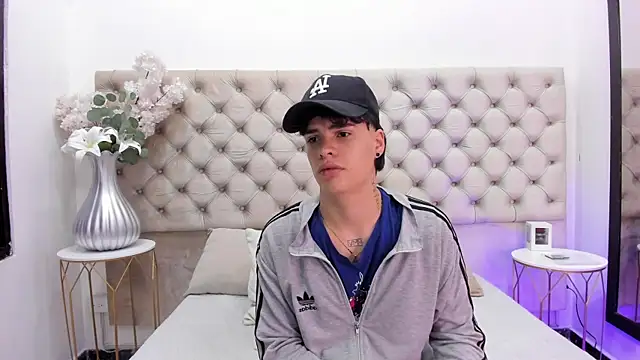 Snapshot of BenitoSaenz chatting on November 5, 2025, 10:26 am BenitoSaenz online show from November 5, 2025, 10:26 am