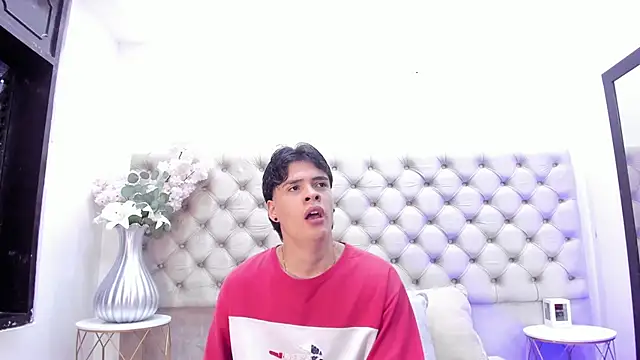 Snapshot of BenitoSaenz chatting on November 6, 2025, 11:00 am BenitoSaenz online show from November 6, 2025, 11:00 am