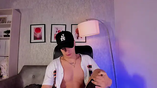 Snapshot of BenitoSaenz chatting on November 9, 2025, 11:52 am BenitoSaenz online show from November 9, 2025, 11:52 am