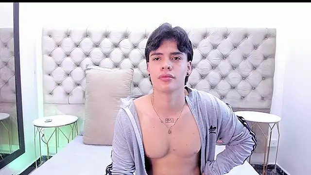 Snapshot of BenitoSaenz chatting on November 17, 2025, 12:00 pm BenitoSaenz online show from November 17, 2025, 12:00 pm