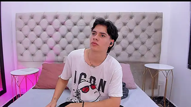 Snapshot of BenitoSaenz chatting on November 18, 2025, 11:58 am BenitoSaenz online show from November 18, 2025, 11:58 am