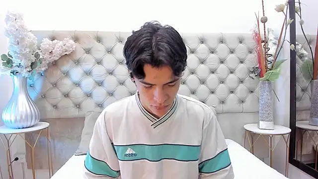 Snapshot of BenitoSaenz chatting on November 25, 2025, 12:05 pm BenitoSaenz online show from November 25, 2025, 12:05 pm