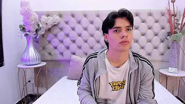 Snapshot of BenitoSaenz chatting on November 26, 2025, 11:55 am BenitoSaenz online show from November 26, 2025, 11:55 am