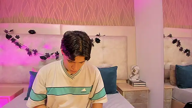 Snapshot of BenitoSaenz chatting on December 4, 2025, 12:36 pm BenitoSaenz online show from December 4, 2025, 12:36 pm