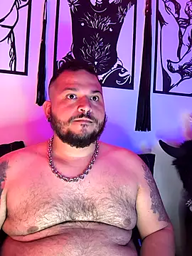 Snapshot of DannyBearrr chatting on October 8, 2025, 3:04 am DannyBearrr online show from October 8, 2025, 3:04 am