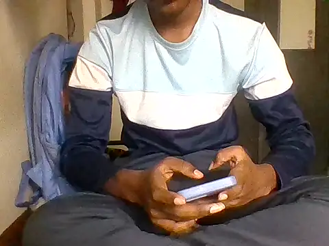 Snapshot of princemaheshboblover chatting on October 25, 2025, 10:34 am princemaheshboblover online show from October 25, 2025, 10:34 am