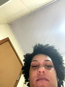 morenaluaa online show from December 13, 2025, 11:43 pm