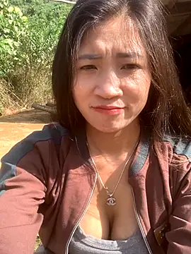 Snapshot of ThiHa003 chatting on October 29, 2025, 2:58 am ThiHa003 online show from October 29, 2025, 2:58 am