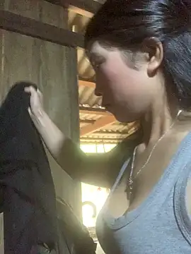 Snapshot of ThiHa003 chatting on November 17, 2025, 5:13 am ThiHa003 online show from November 17, 2025, 5:13 am