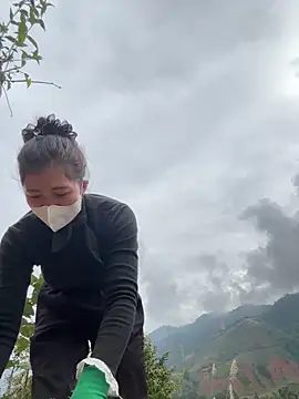 Snapshot of ThiHa003 chatting on December 14, 2025, 2:28 am ThiHa003 online show from December 14, 2025, 2:28 am