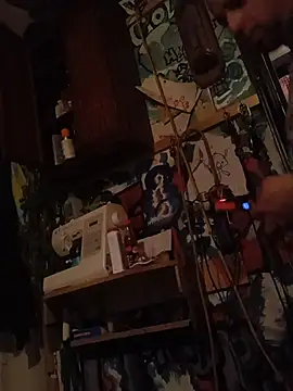 Twoslipperywhenwett online show from November 14, 2025, 3:55 pm