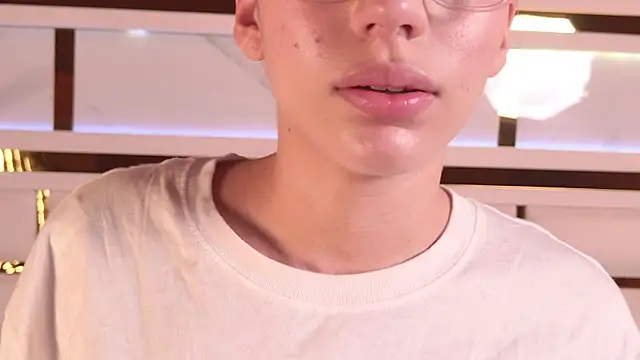 Snapshot of ambar_rosse25 chatting on October 15, 2025, 11:32 am ambar rosse25 online show from October 15, 2025, 11:32 am