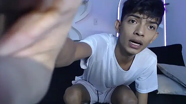 PRETTY SEX1 online show from October 2, 2025, 1:18 pm