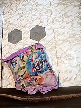 Snapshot of youryummybaby chatting on September 18, 2025, 8:05 am youryummybaby online show from September 18, 2025, 8:05 am