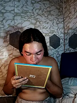 Snapshot of youryummybaby chatting on September 22, 2025, 7:32 am youryummybaby online show from September 22, 2025, 7:32 am