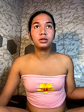 Snapshot of youryummybaby chatting on November 10, 2025, 8:13 am youryummybaby online show from November 10, 2025, 8:13 am