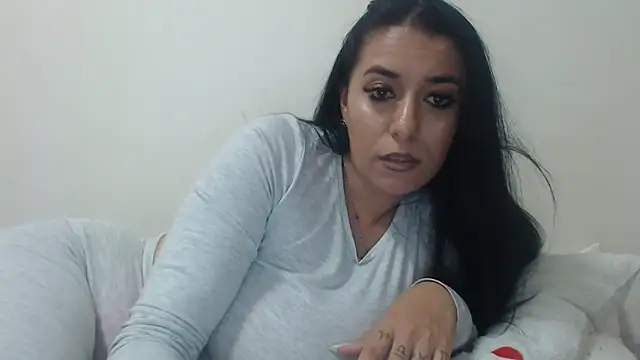 Snapshot of Maryem637048 chatting on November 4, 2025, 3:11 pm Maryem637048 online show from November 4, 2025, 3:11 pm