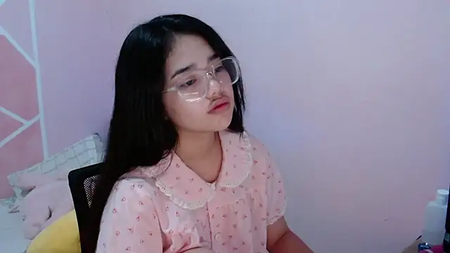 Snapshot of aaliyah_walker chatting on November 17, 2025, 11:49 am aaliyah walker online show from November 17, 2025, 11:49 am