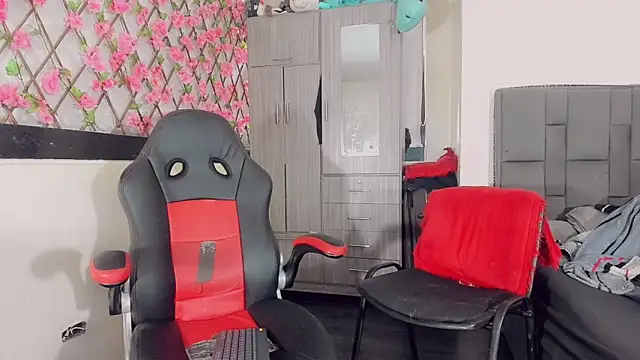 Snapshot of thiara_veky chatting on December 14, 2025, 3:17 pm thiara veky online show from December 14, 2025, 3:17 pm