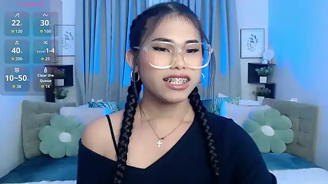 Snapshot of PrettyBlythes_TS chatting on October 25, 2025, 9:28 am PrettyBlythes TS online show from October 25, 2025, 9:28 am