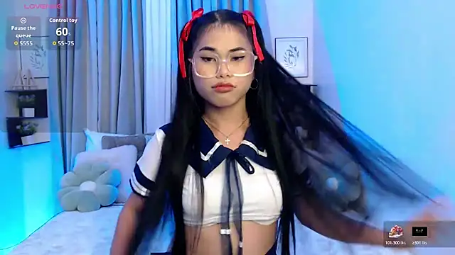 Snapshot of PrettyBlythes_TS chatting on November 5, 2025, 12:16 pm PrettyBlythes TS online show from November 5, 2025, 12:16 pm