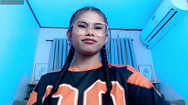 Snapshot of PrettyBlythes_TS chatting on November 17, 2025, 8:53 am PrettyBlythes TS online show from November 17, 2025, 8:53 am