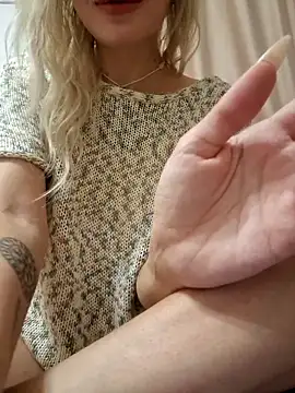 Snapshot of KateMonroe chatting on October 13, 2025, 9:15 pm KateMonroe online show from October 13, 2025, 9:15 pm