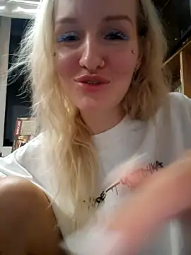 Snapshot of KateMonroe chatting on October 22, 2025, 10:42 pm KateMonroe online show from October 22, 2025, 10:42 pm