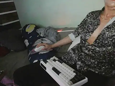 Snapshot of boyhigh1997 chatting on October 21, 2025, 7:53 am boyhigh1997 online show from October 21, 2025, 7:53 am