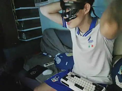 Snapshot of boyhigh1997 chatting on November 17, 2025, 10:54 am boyhigh1997 online show from November 17, 2025, 10:54 am