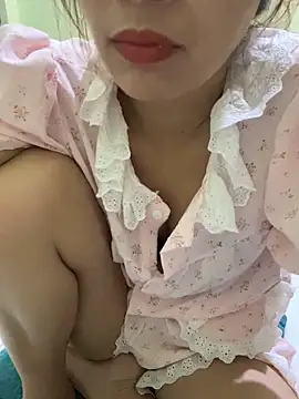 Snapshot of Ri210 chatting on October 6, 2025, 1:52 pm Ri210 online show from October 6, 2025, 1:52 pm