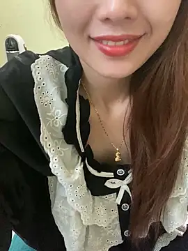 Snapshot of Ri210 chatting on November 11, 2025, 6:57 am Ri210 online show from November 11, 2025, 6:57 am