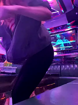 Snapshot of Ri210 chatting on November 16, 2025, 4:12 pm Ri210 online show from November 16, 2025, 4:12 pm