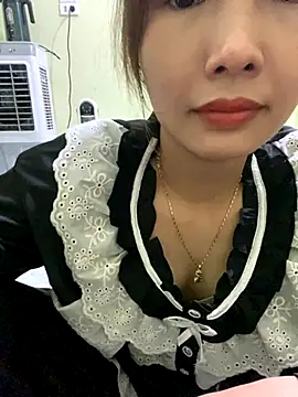 Snapshot of Ri210 chatting on December 1, 2025, 1:38 pm Ri210 online show from December 1, 2025, 1:38 pm