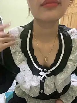 Snapshot of Ri210 chatting on December 2, 2025, 12:21 pm Ri210 online show from December 2, 2025, 12:21 pm