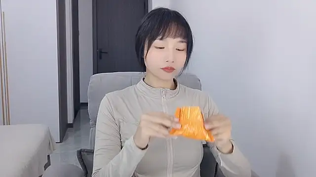 Lisa-3333 online show from November 9, 2025, 2:15 pm