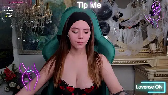 IvoryWood  online show from October 11, 2025, 10:03 am