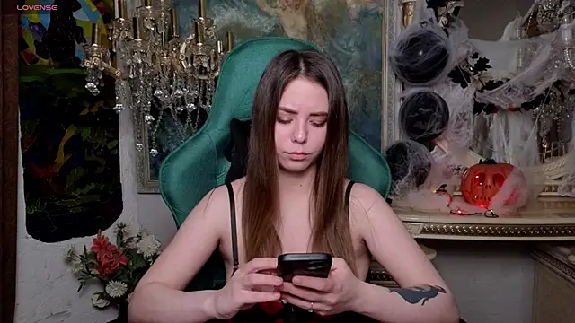 IvoryWood  online show from October 24, 2025, 11:28 am