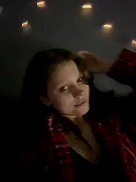 Snapshot of Lunliss chatting on September 22, 2025, 7:16 pm Lunliss online show from September 22, 2025, 7:16 pm