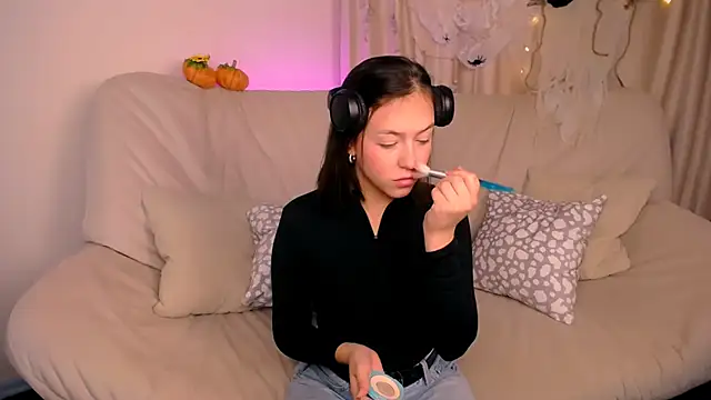 CindySparkl online show from October 23, 2025, 3:50 am