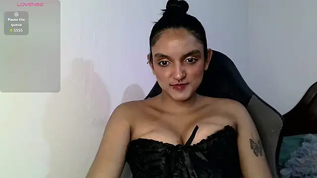 Snapshot of Ari_20_ chatting on October 17, 2025, 12:36 am Ari 20 online show from October 17, 2025, 12:36 am
