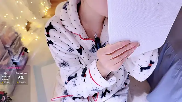 Snapshot of charlotte520 chatting on November 26, 2025, 5:19 am charlotte520 online show from November 26, 2025, 5:19 am