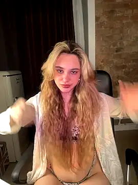 Chloe Ravens online show from October 7, 2025, 8:06 pm