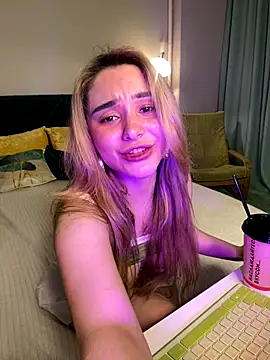 Snapshot of Chloe_Ravens chatting on October 9, 2025, 8:18 pm Chloe Ravens online show from October 9, 2025, 8:18 pm